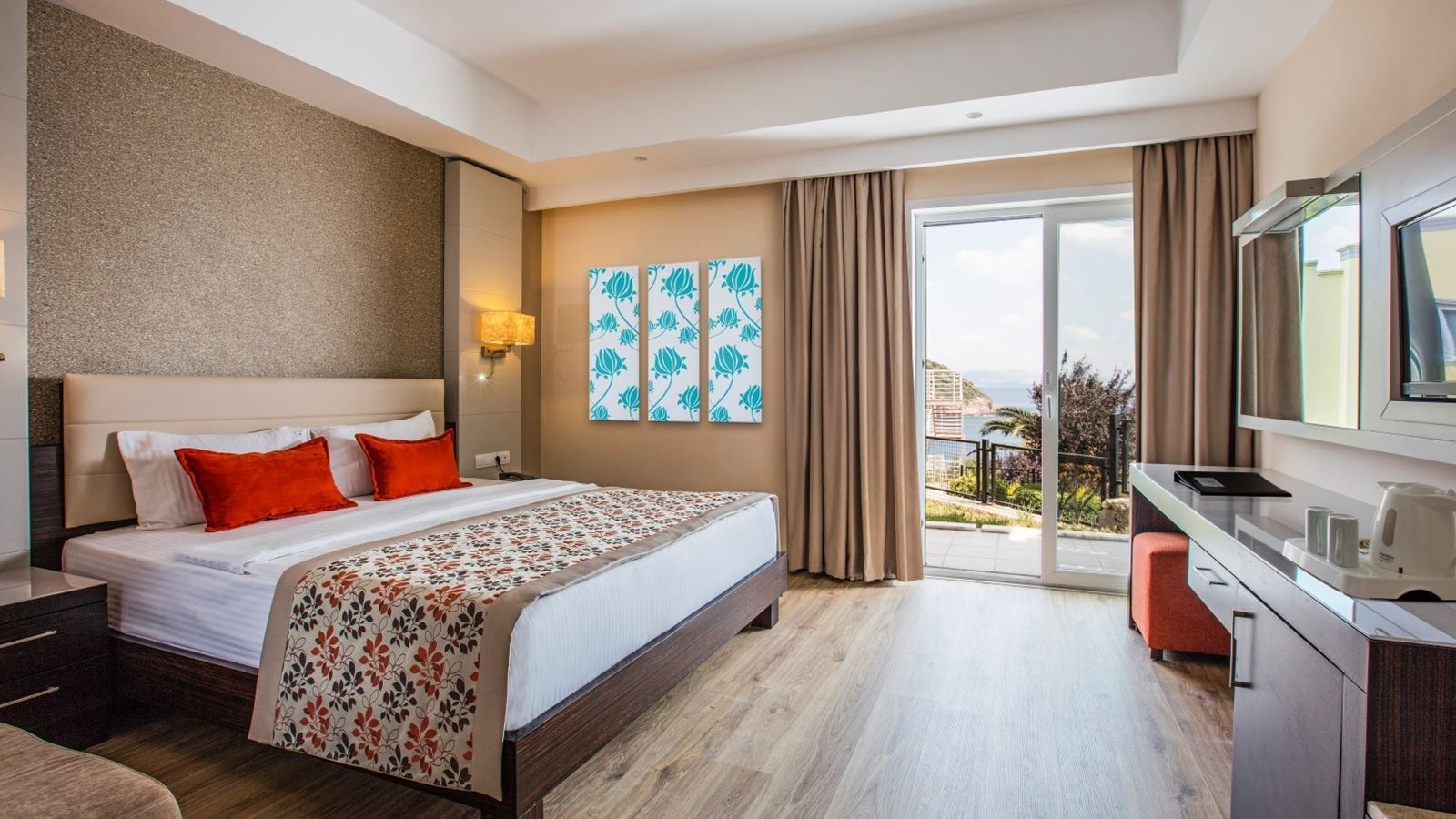 rooms-club-family-room-half-sea-view