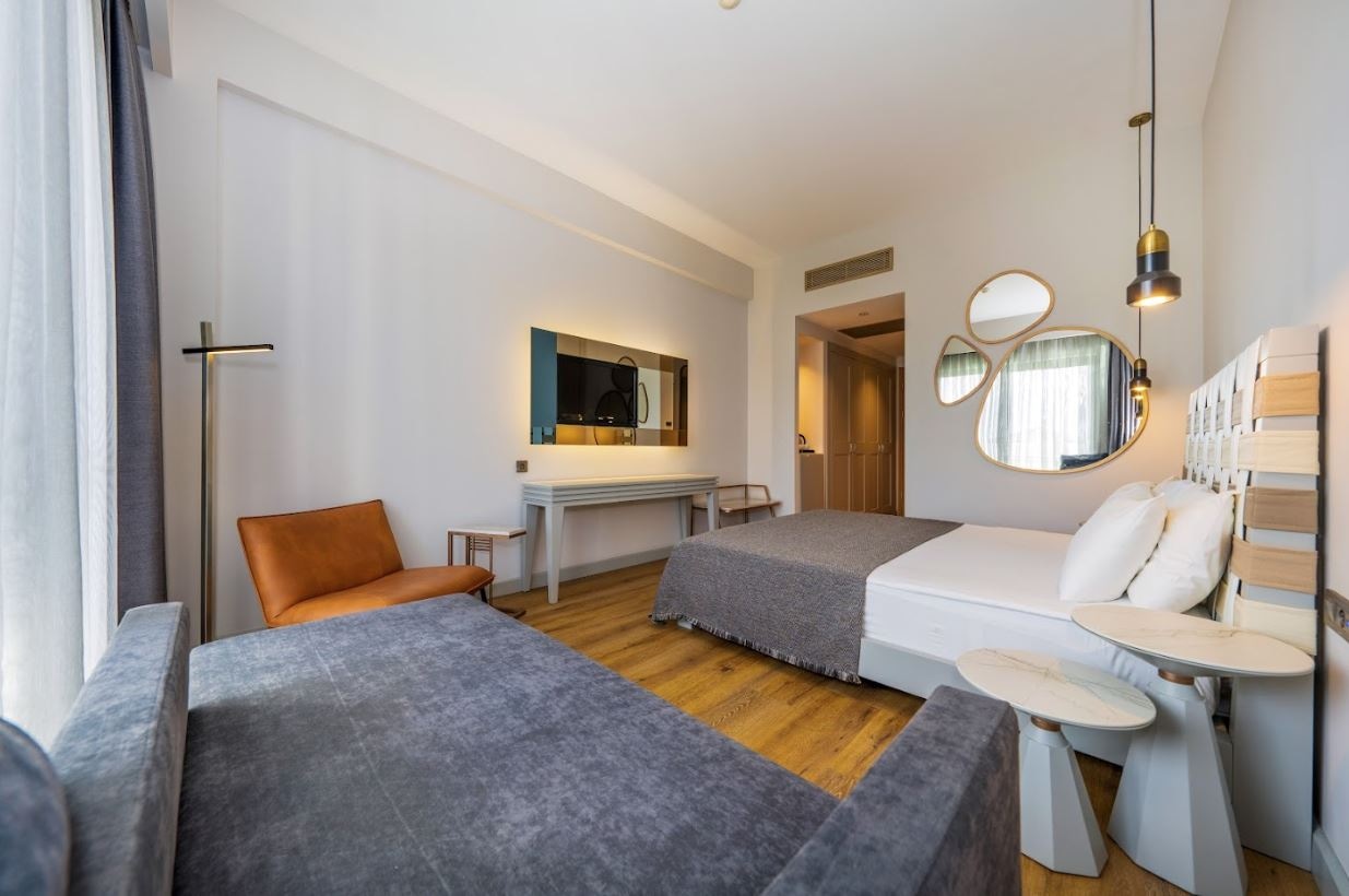 rooms-standart-pool-view-room