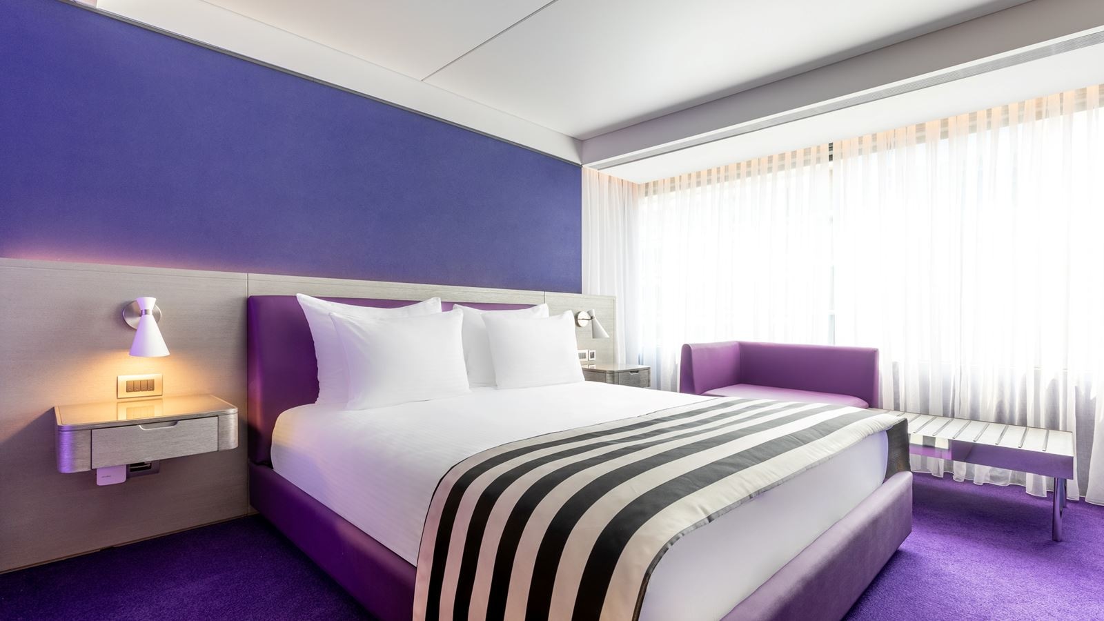 rooms-modern-standard-room