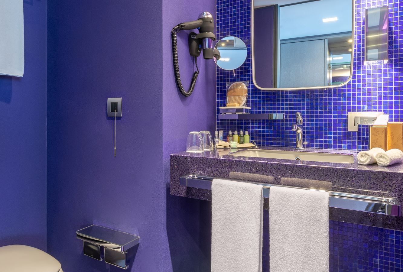 rooms-modern-standard-room