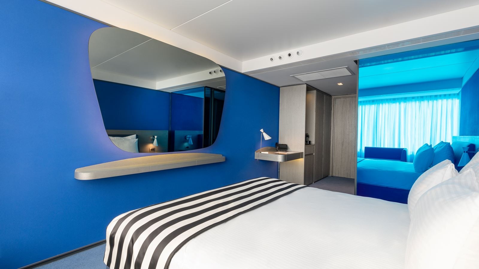 rooms-modern-standard-room