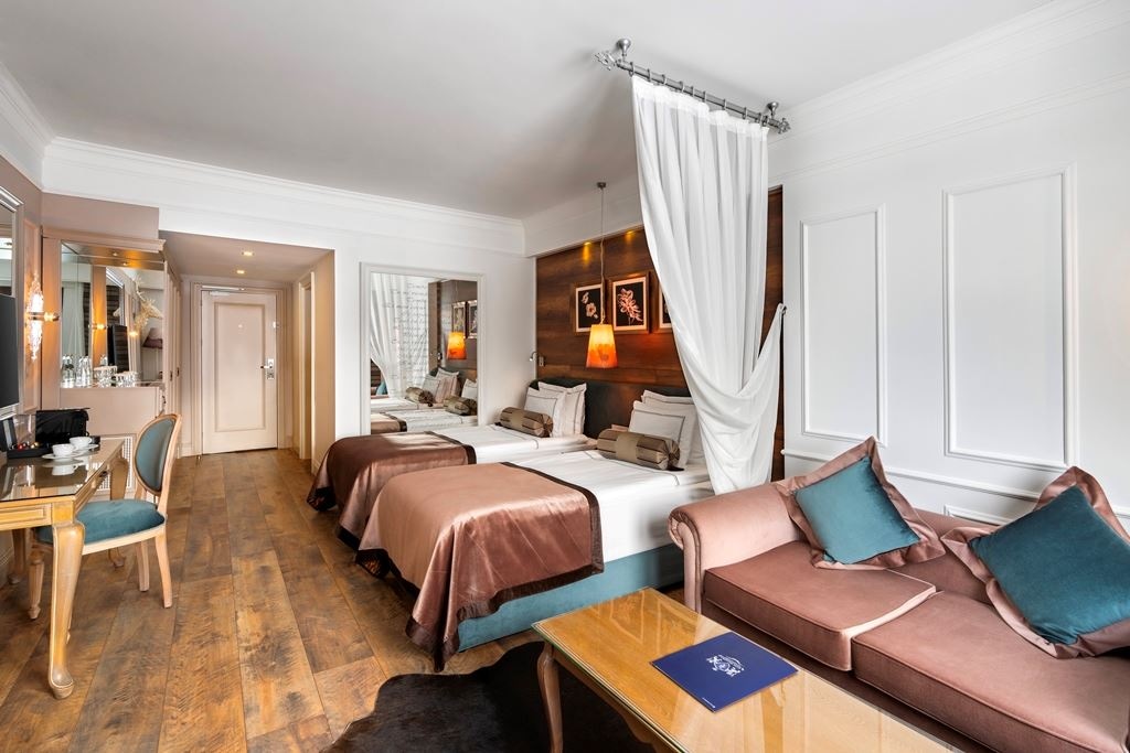 rooms-superior-room