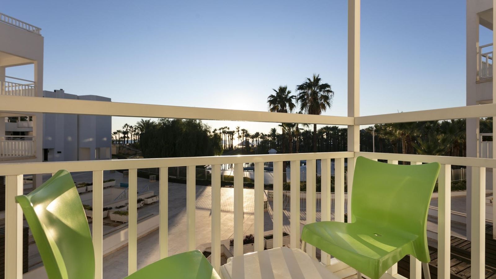 rooms-hotel-standard-room-pool-view-with-balcony-or-terrace