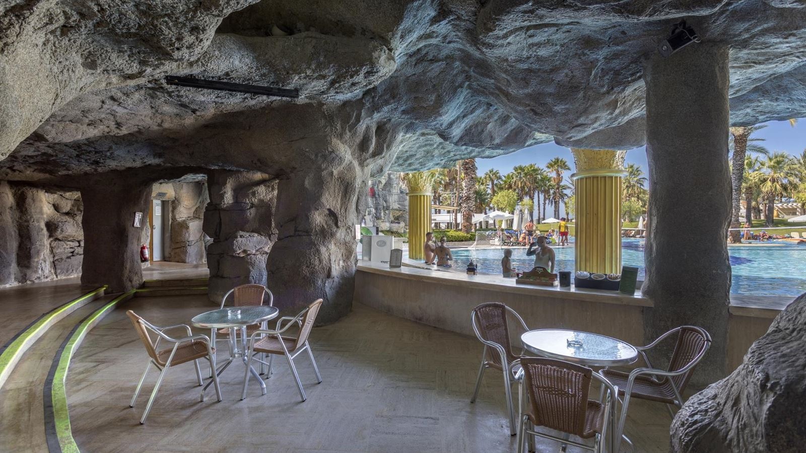 bars-cave-bar