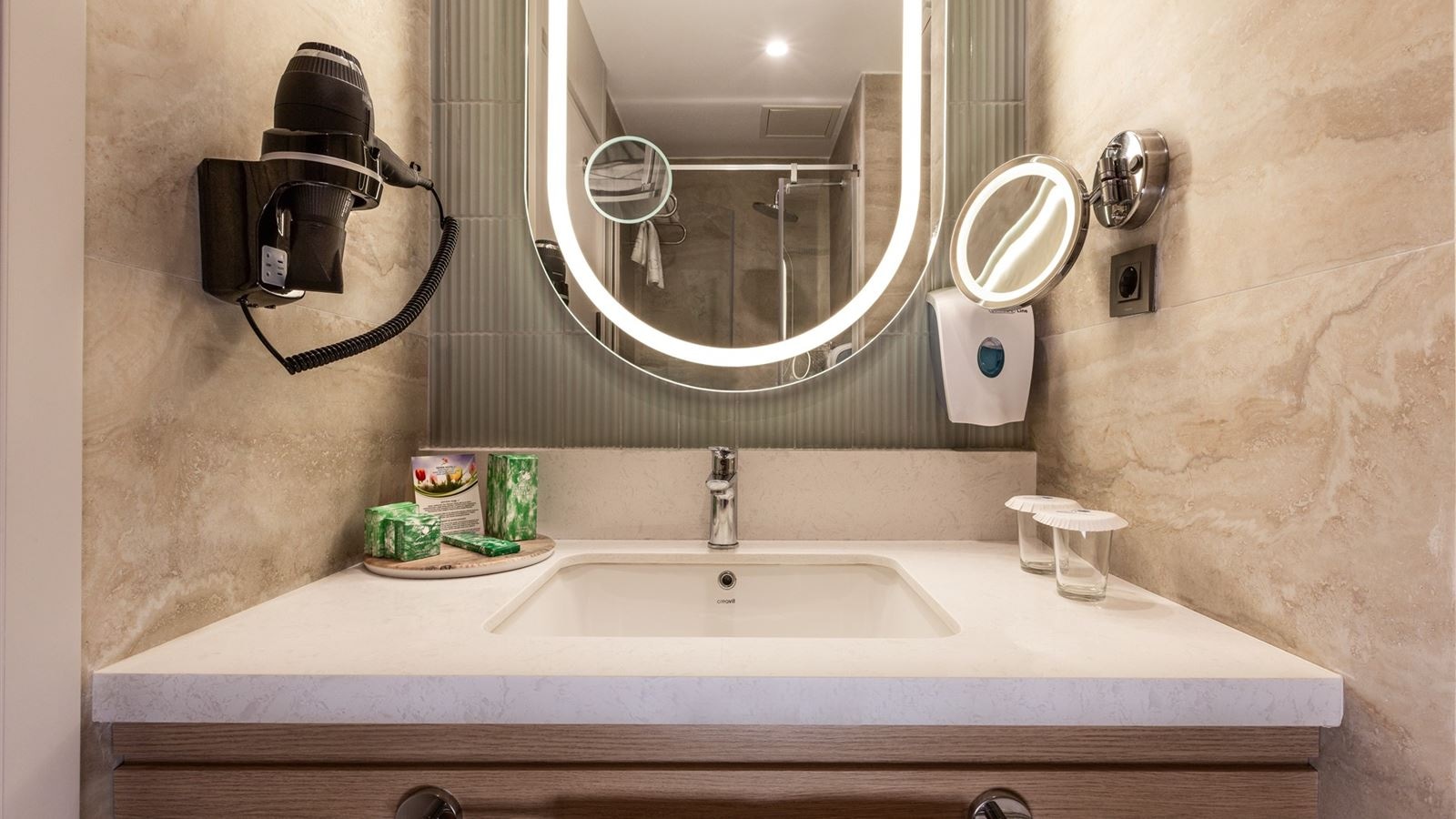 rooms-standard-room-with-balcony