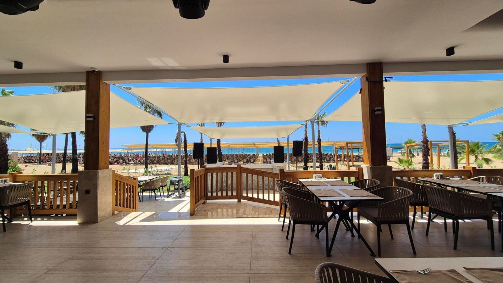 restaurants-beach-club-restaurant