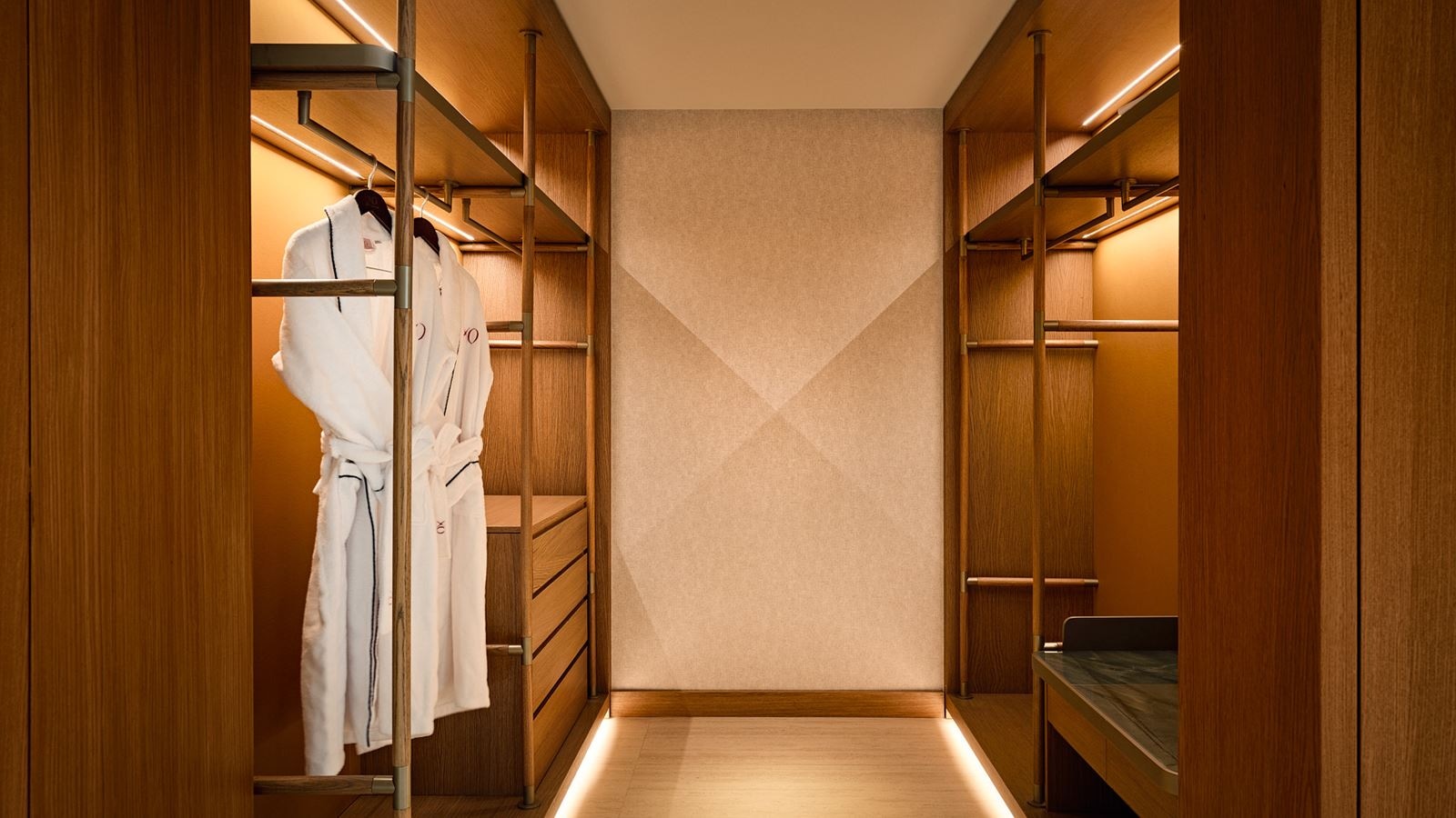 rooms-club-jacuzzi-suite-adult-zone