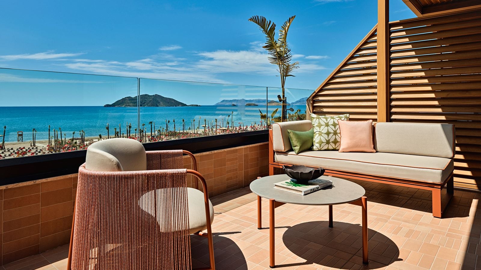 rooms-terrace-family-suite-sea-front