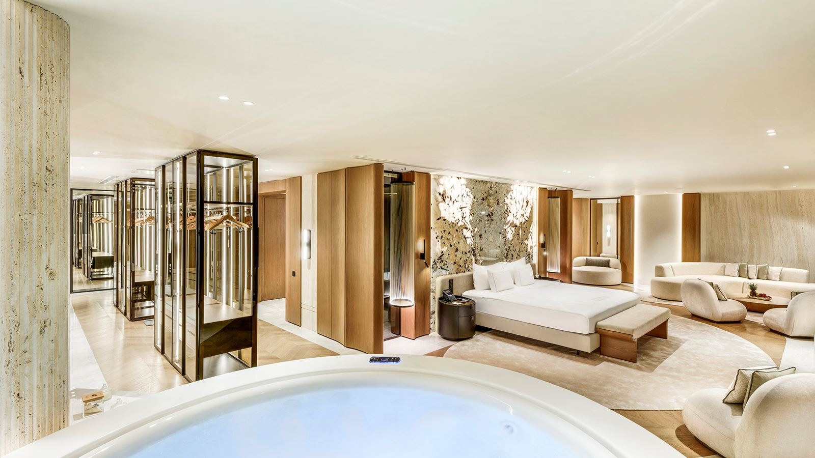rooms-crown-signature-suite