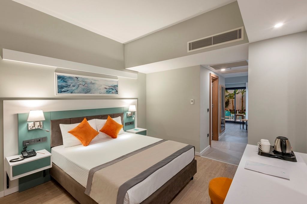 rooms-swimup-suite