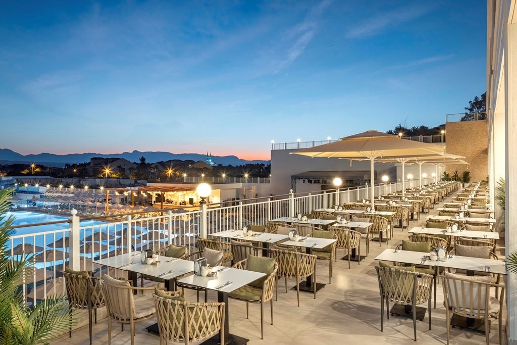 restaurants-arcanus-trendline-buffet-restaurant