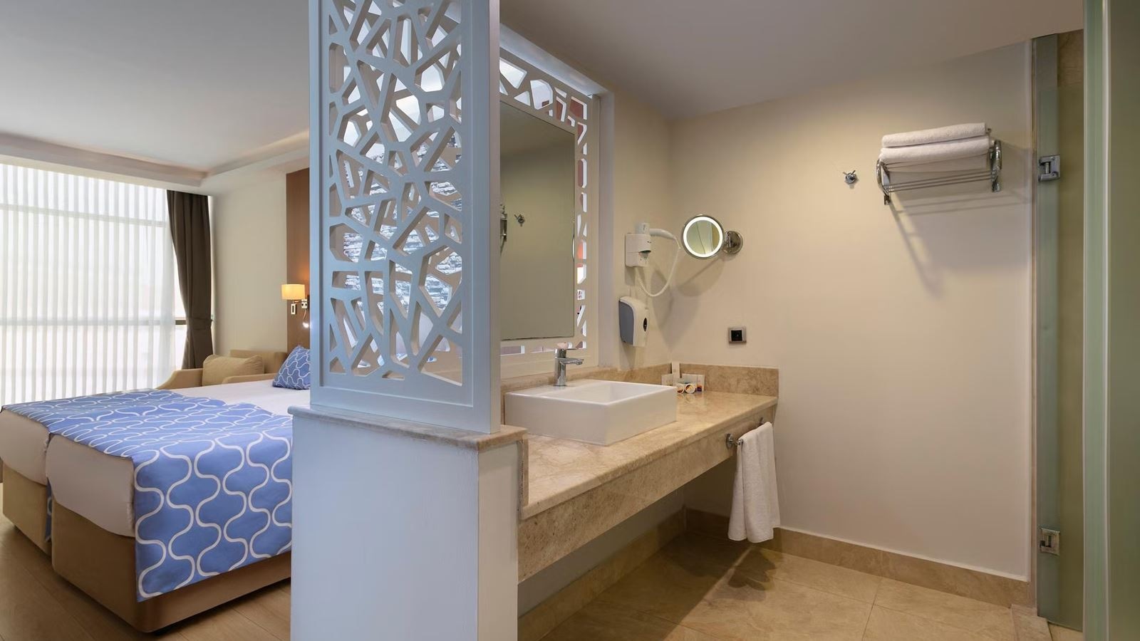 rooms-standard-room-land-view