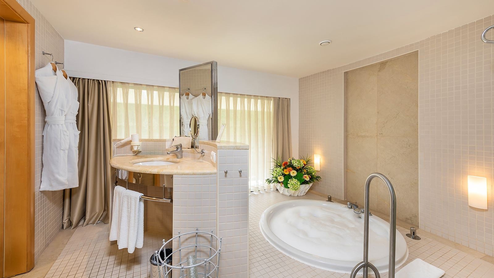 rooms-junior-suite-swim-up-direct-pool-access-anex-building