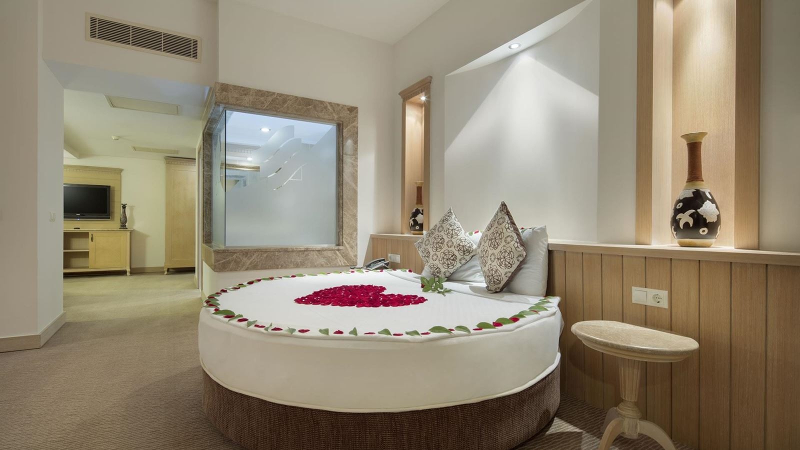 rooms-honeymoon-suite