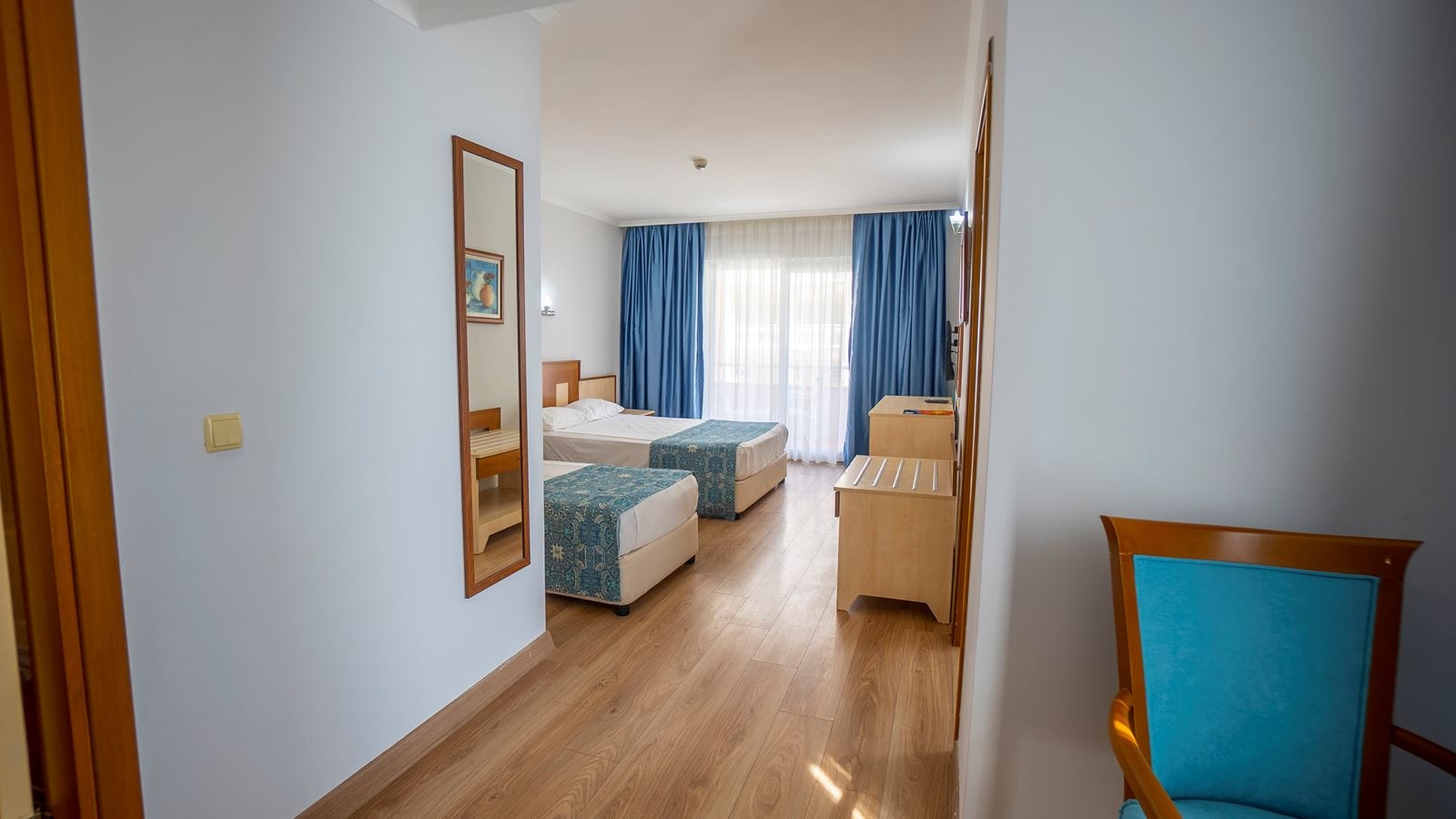 rooms-superior-plus-room-side-sea-view