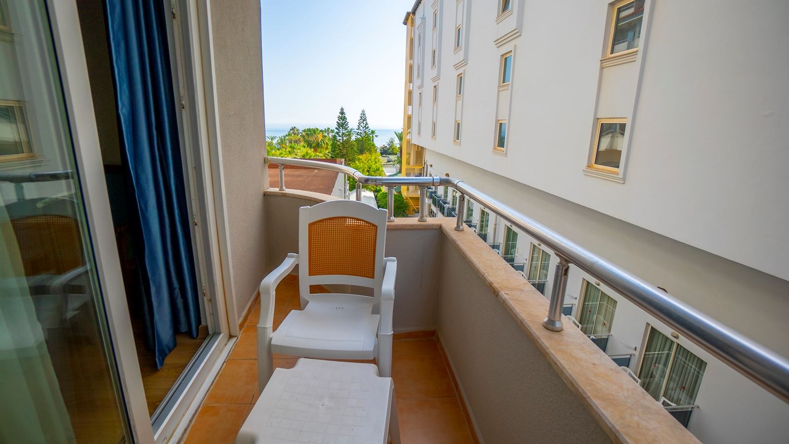 rooms-superior-plus-room-side-sea-view