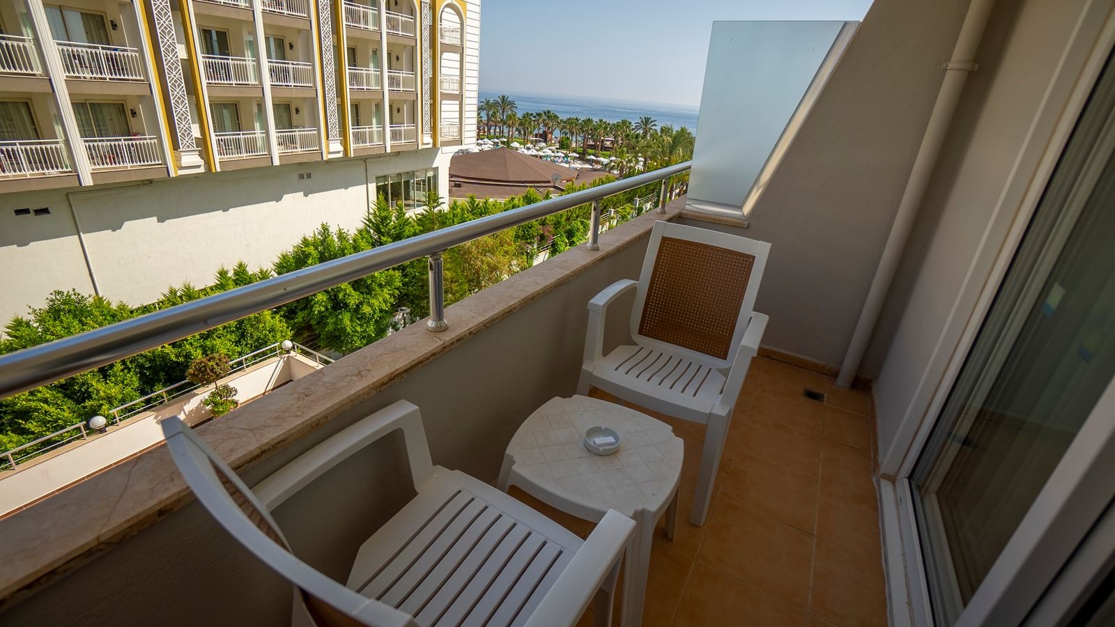 rooms-superior-room-side-sea-view