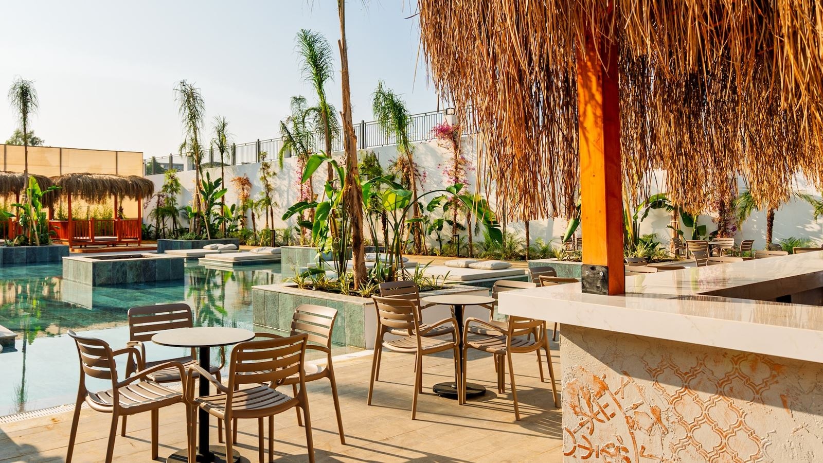 bars-aquaris-pool-bar