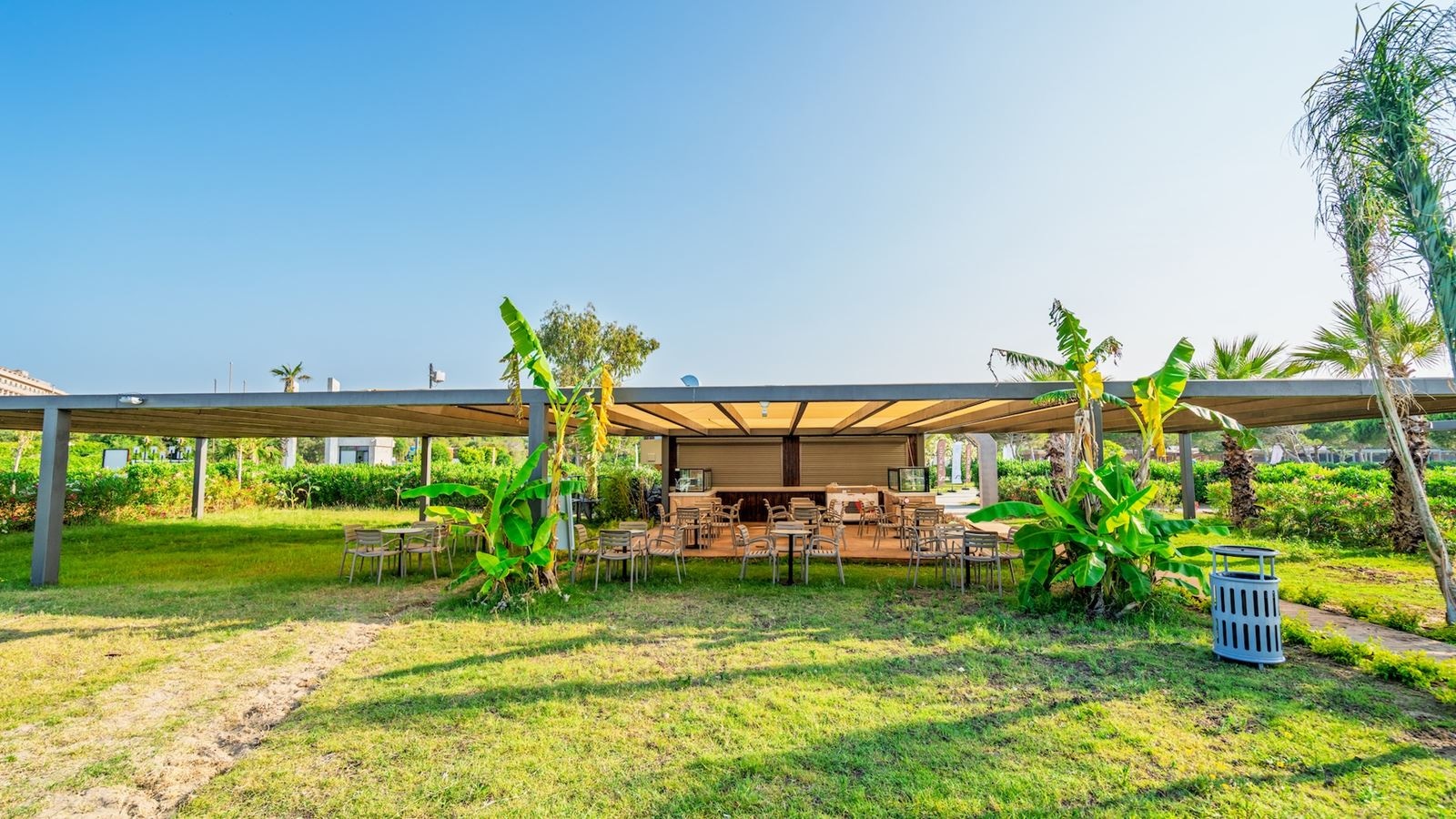 bars-larimar-beach-bar