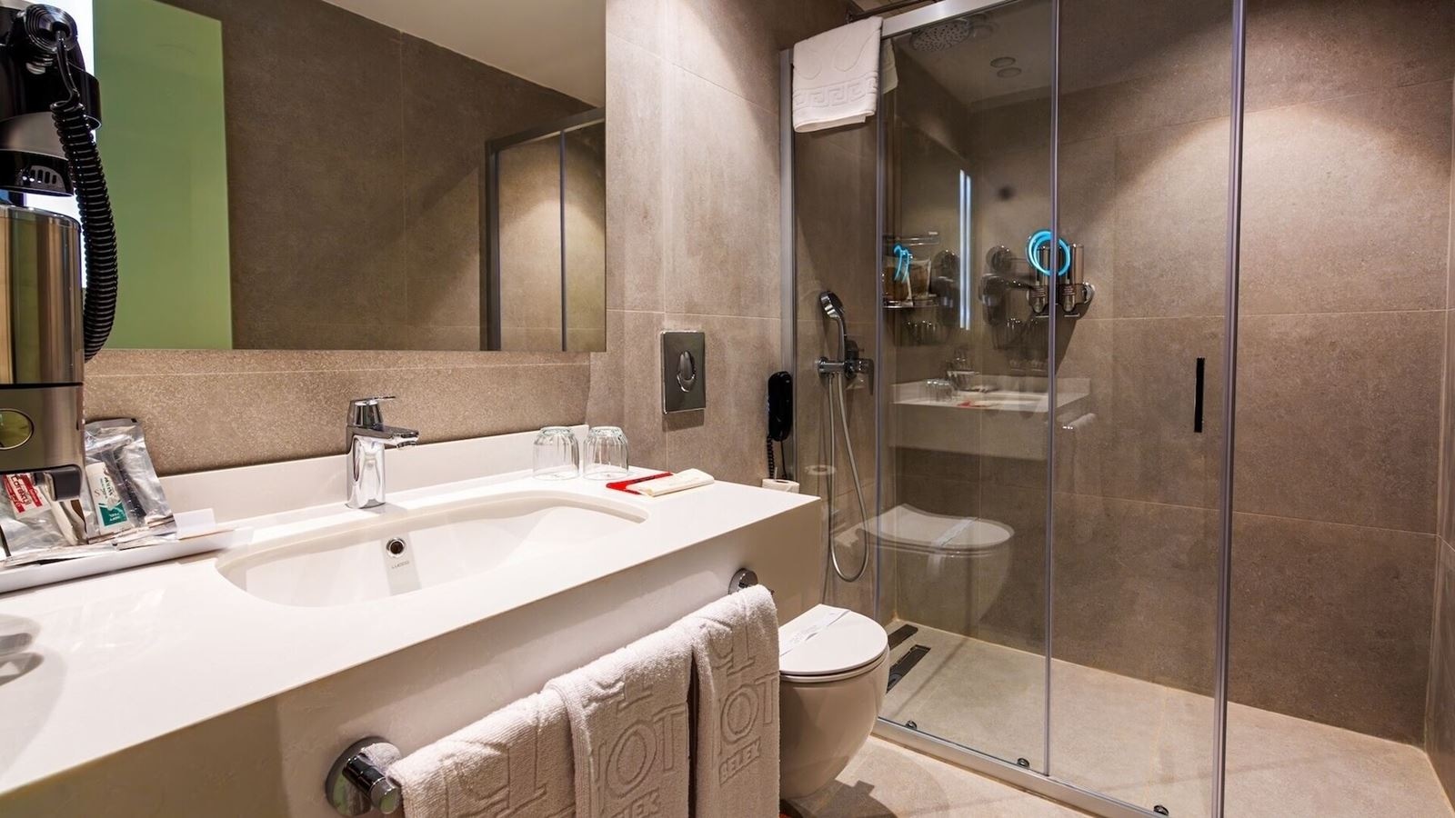 rooms-deluxe-superior-room