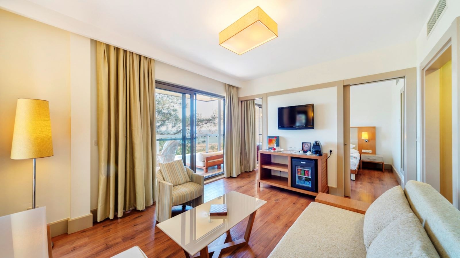 rooms-suite-classic-jacuzzi-sea-view-suis1