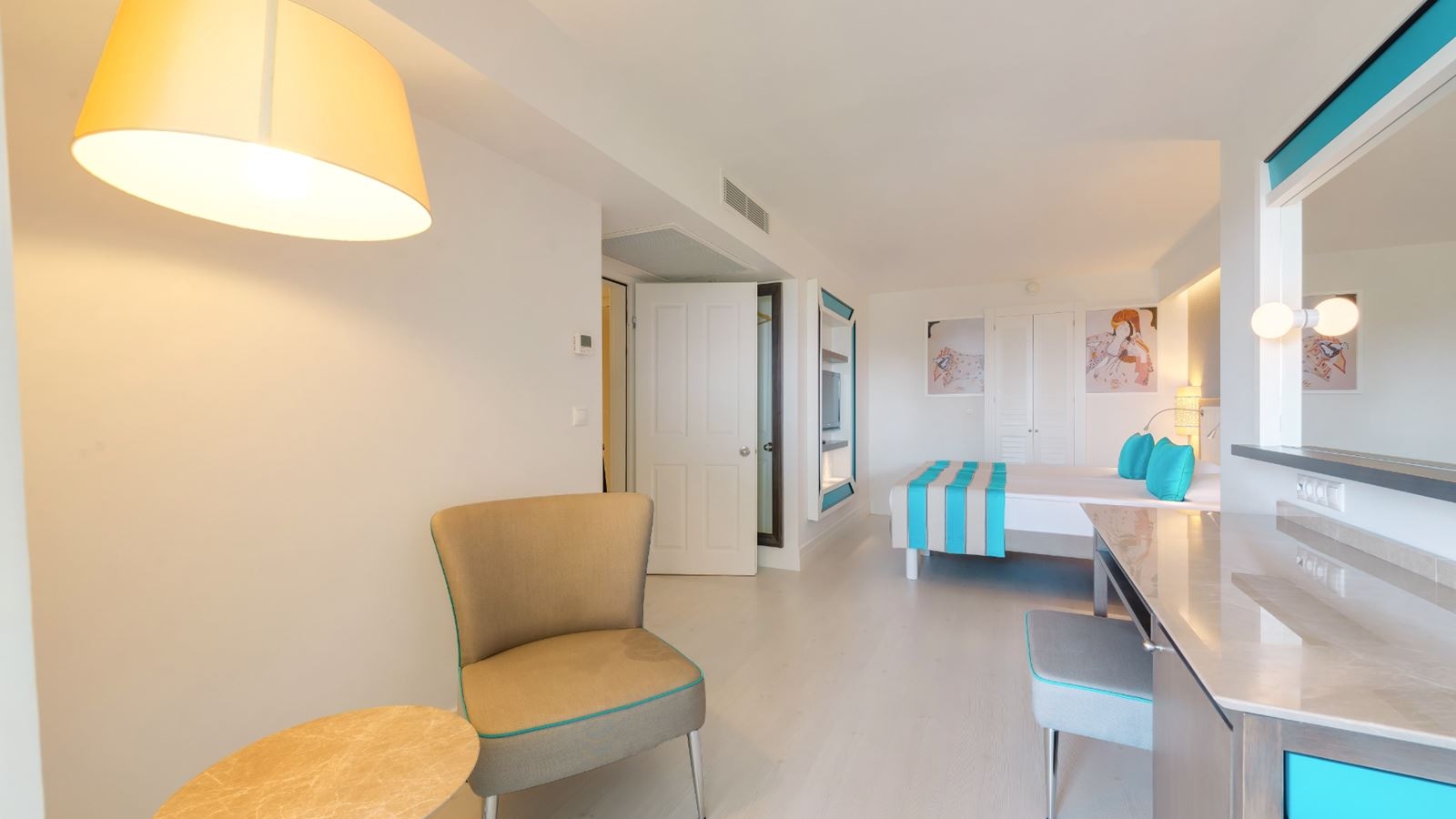 rooms-family-room-classic-balconyfam2