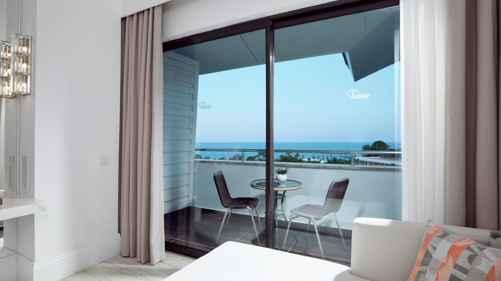 rooms-deluxe-room-sea-view