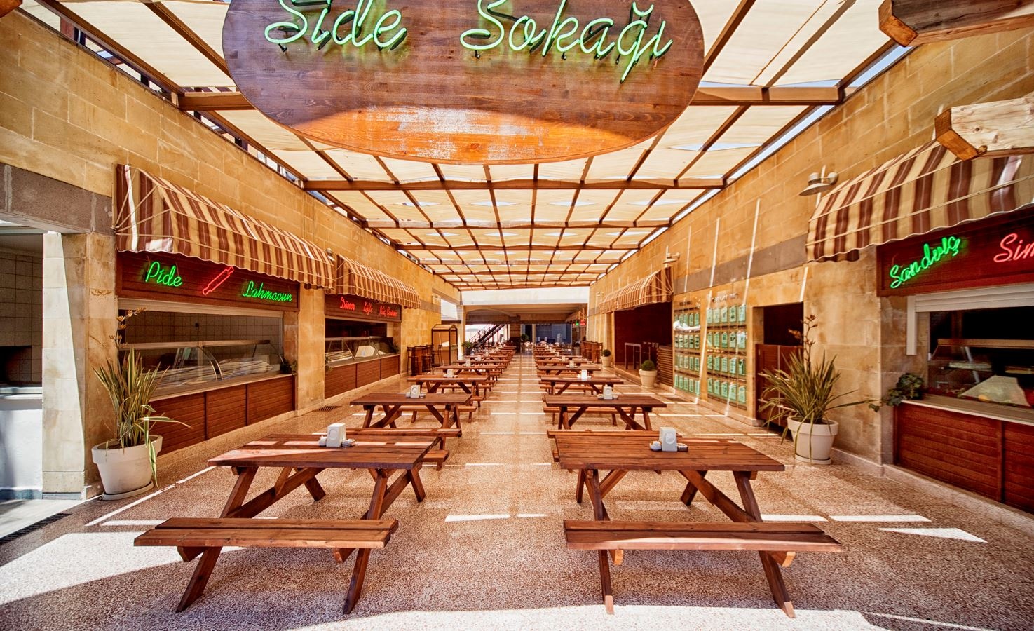 restaurants-side-street