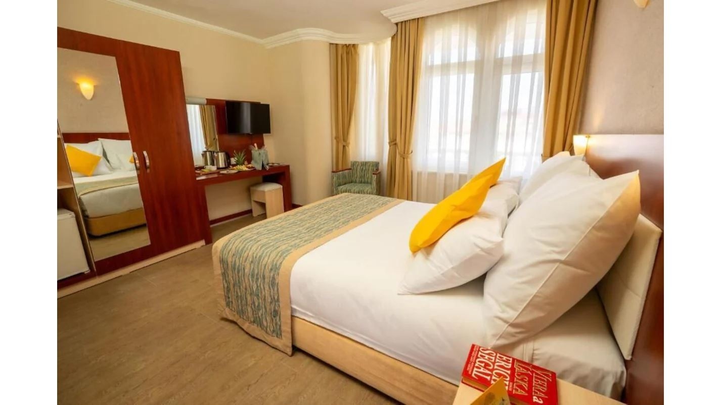 rooms-standard-room-pool-side-view