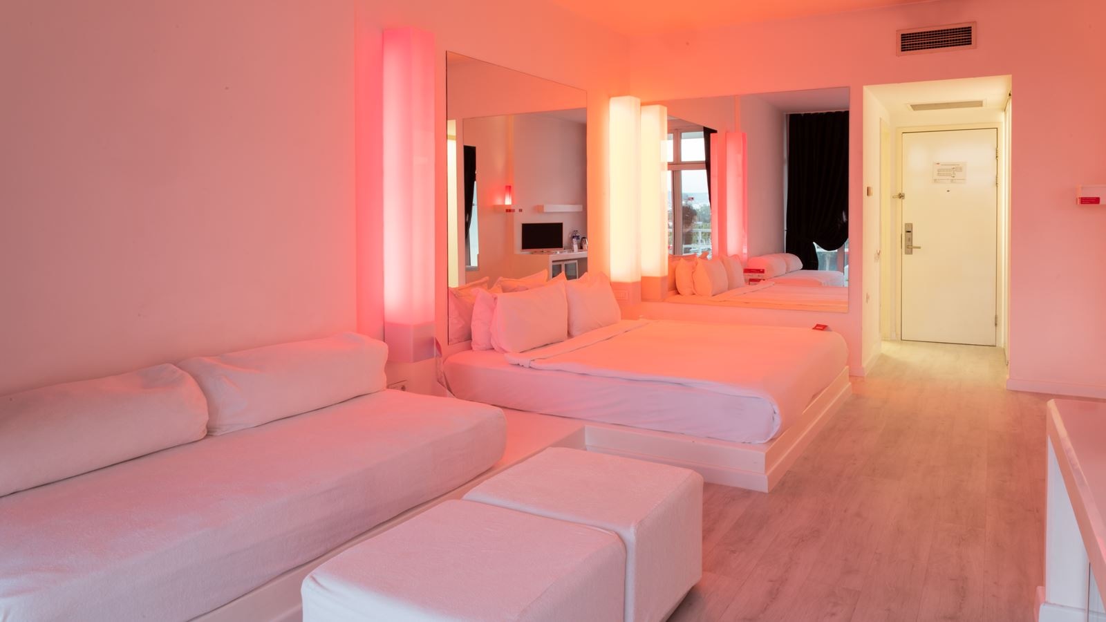 rooms-deluxe-land-view