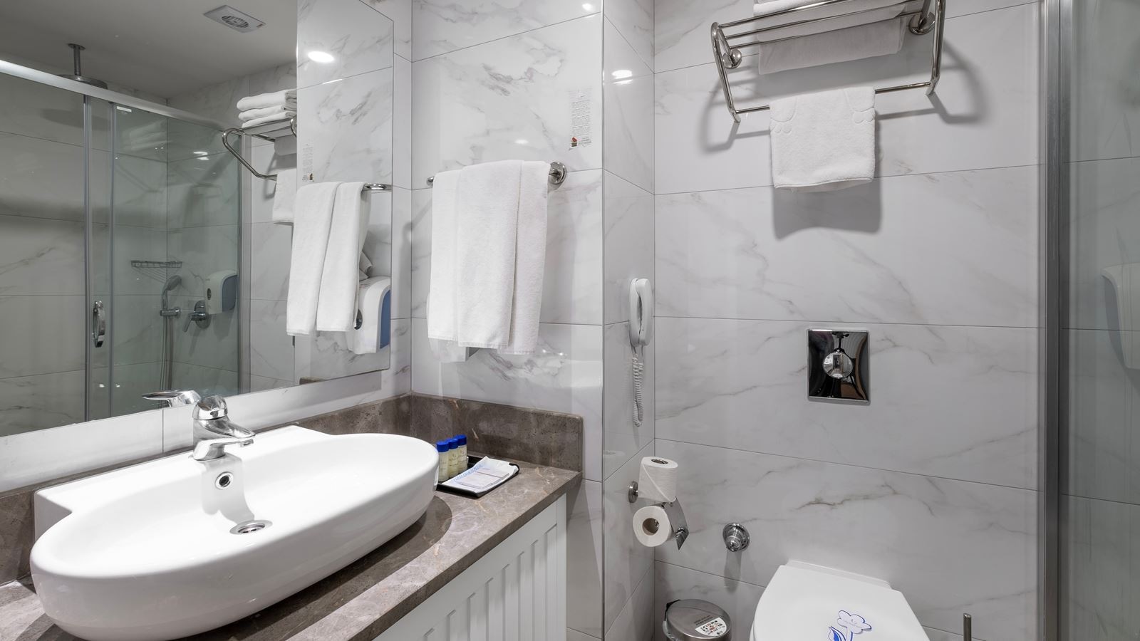 rooms-superior-room-land-view