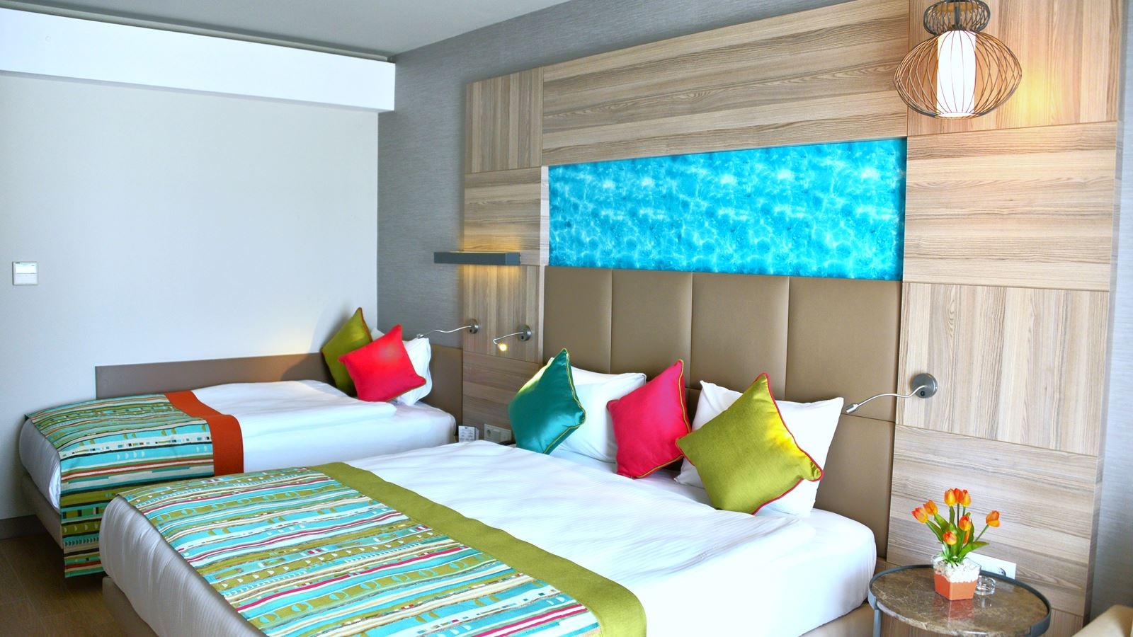 rooms-coral-room
