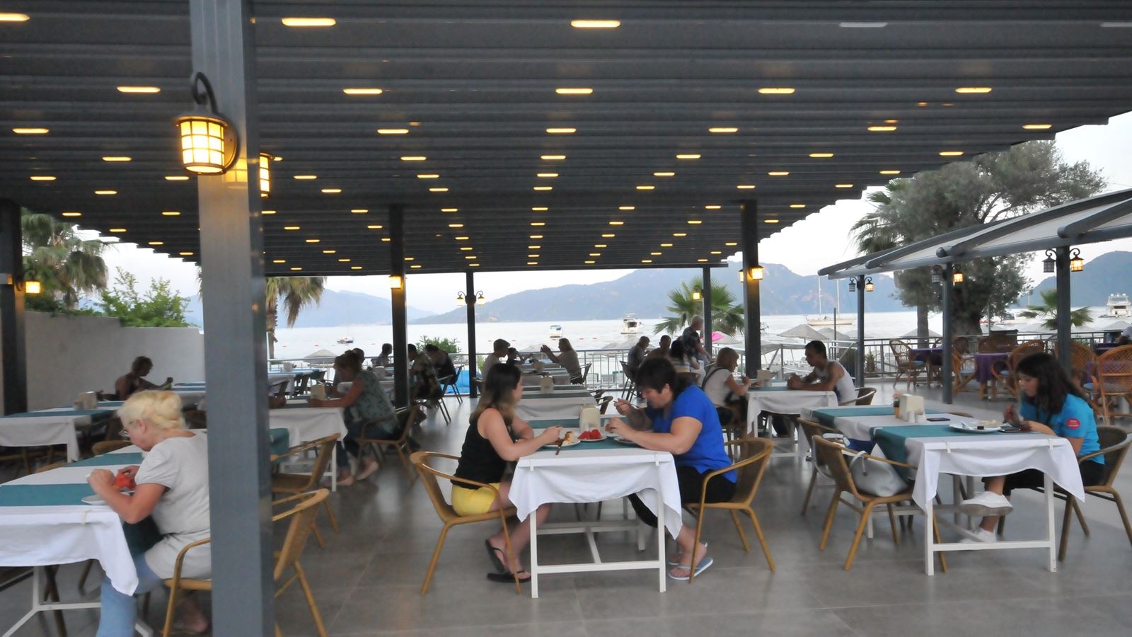 restaurants-restaurant