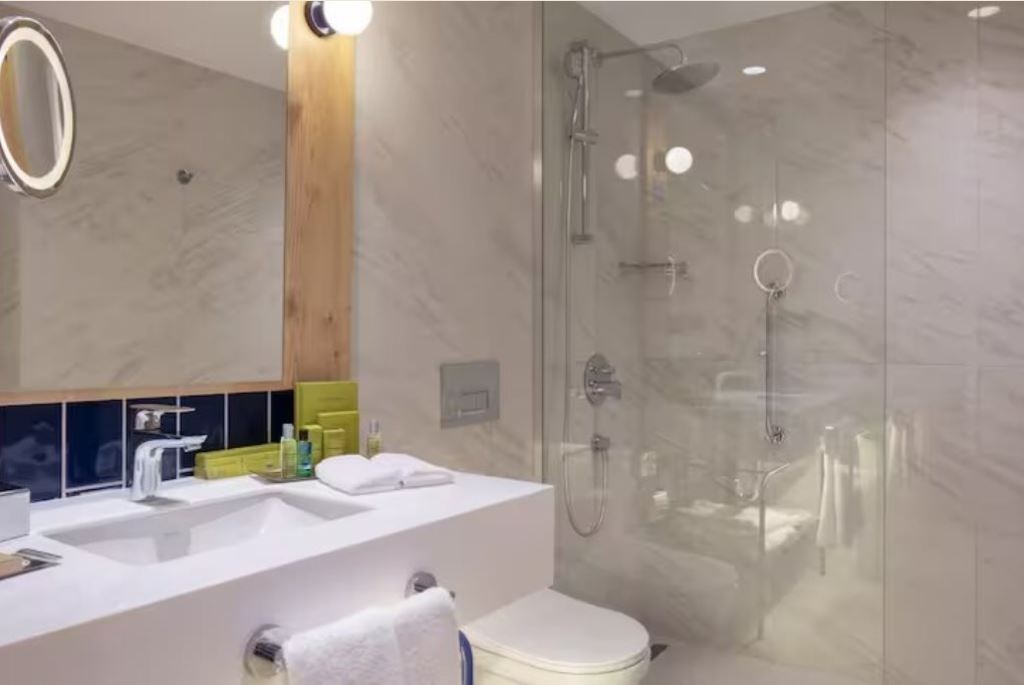 rooms-connection-room