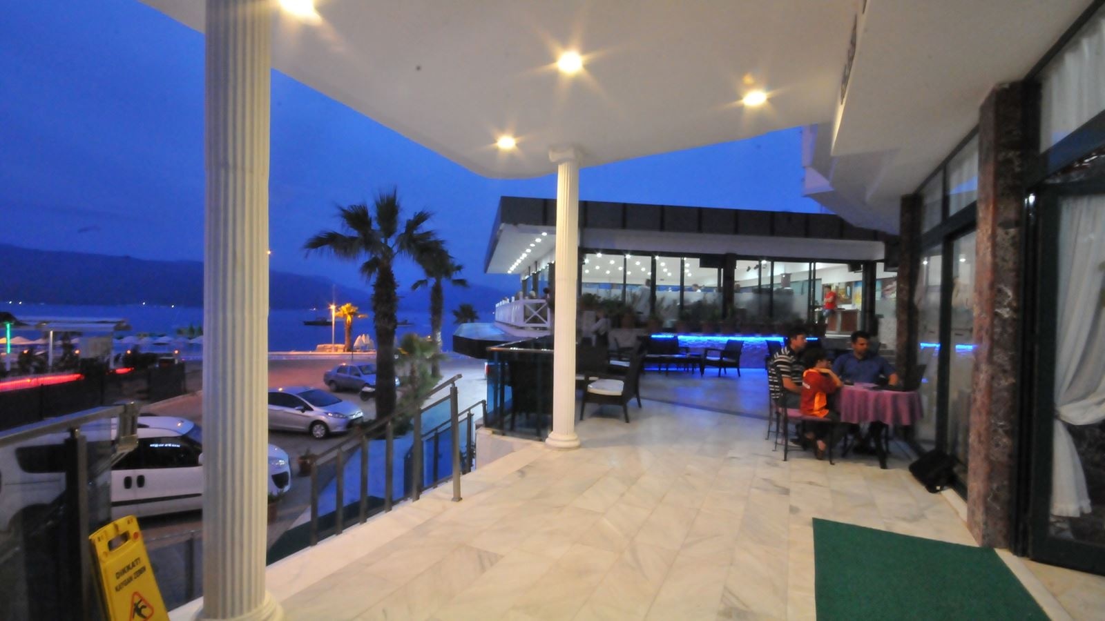 bars-restaurant-bar