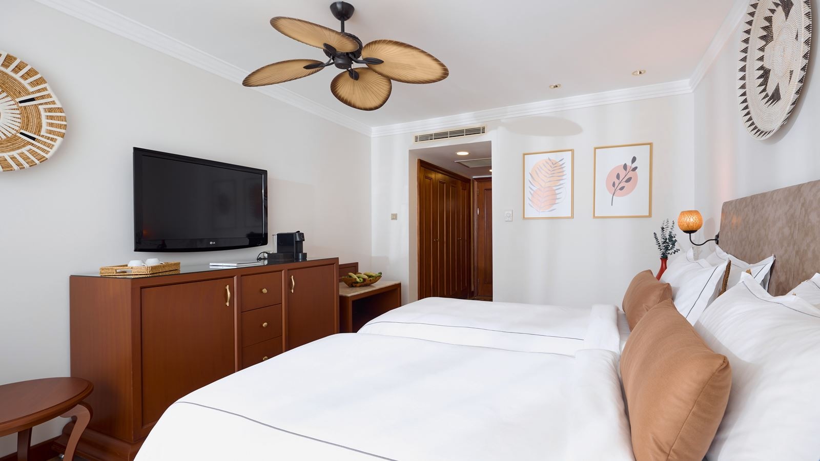 rooms-deluxe-room-garden-view