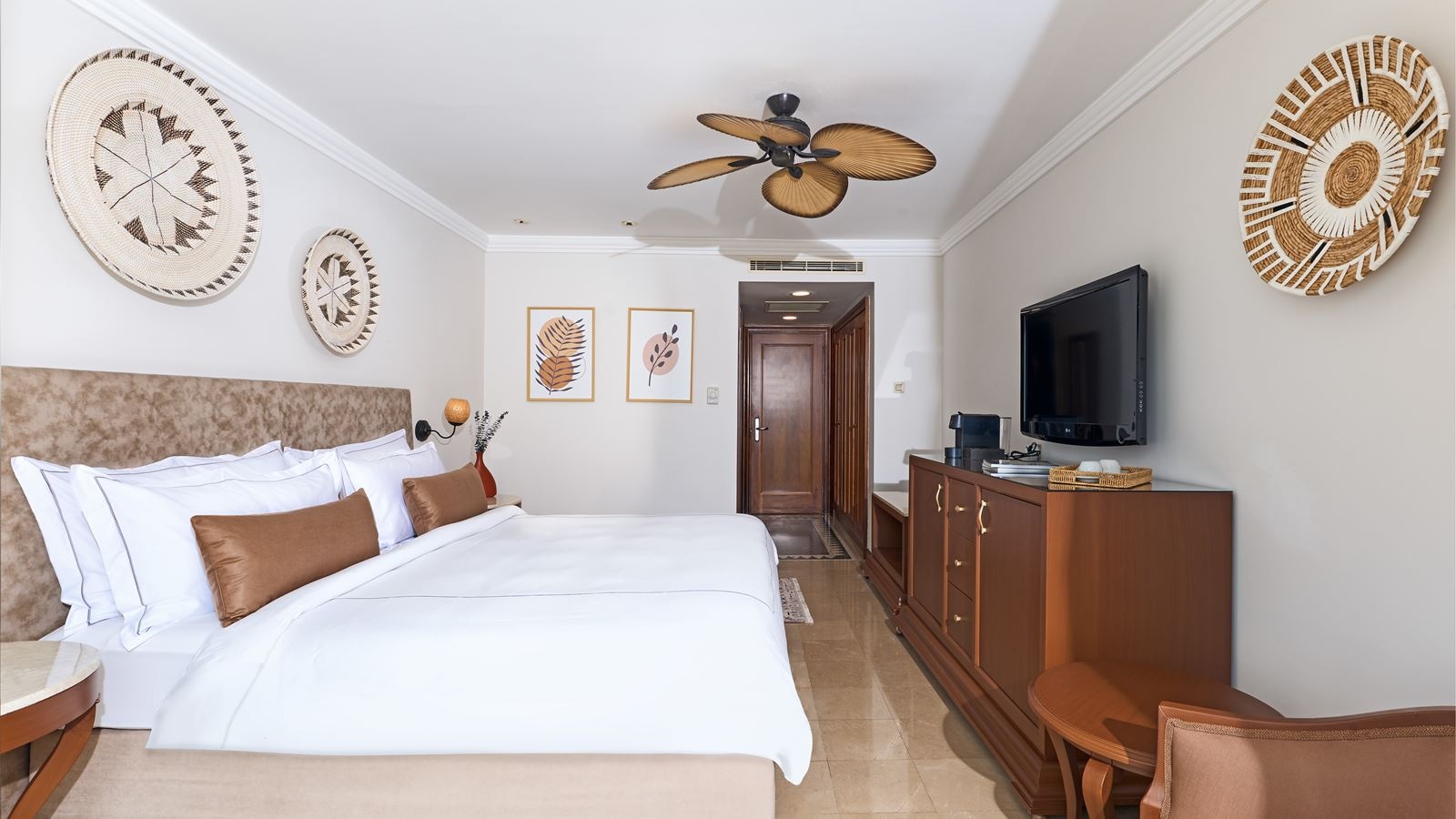 rooms-deluxe-room-sea-view