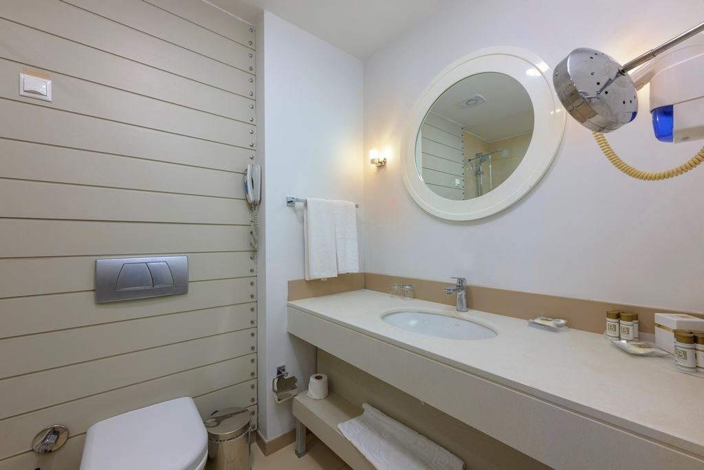 rooms-main-building-deluxe-room-wood-terrace