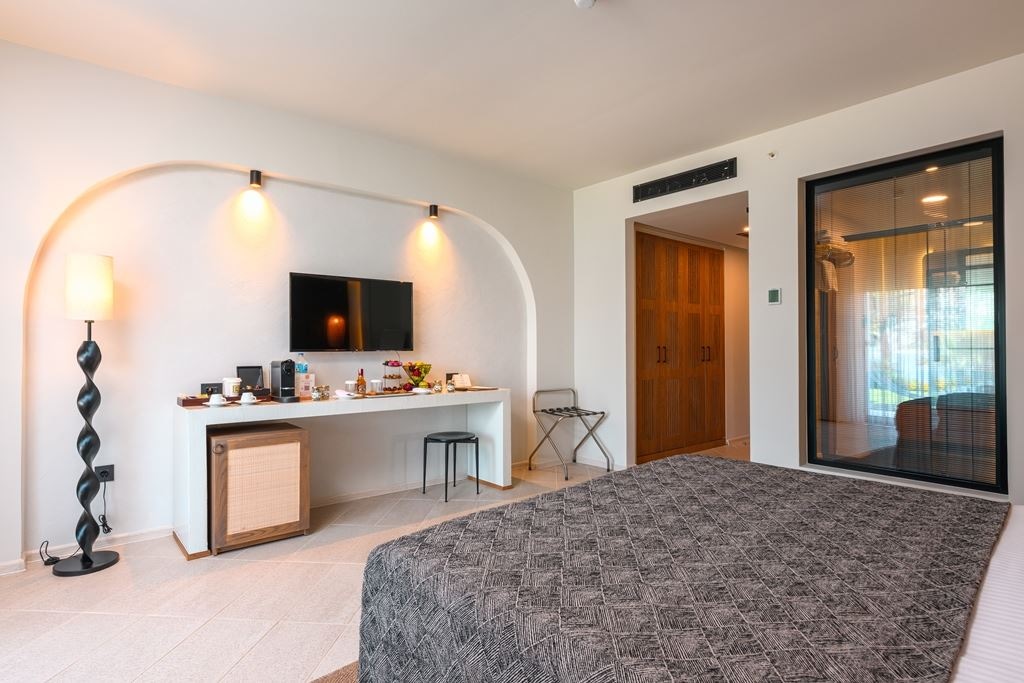 rooms-premium-room-garden-terrace