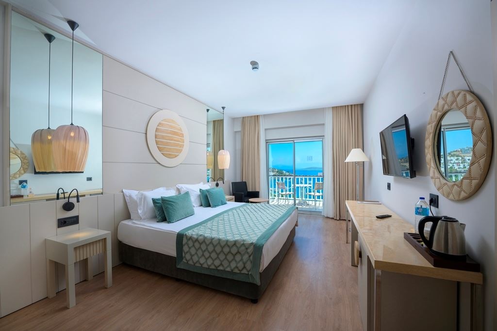 rooms-main-building-deluxe-sea-view-room