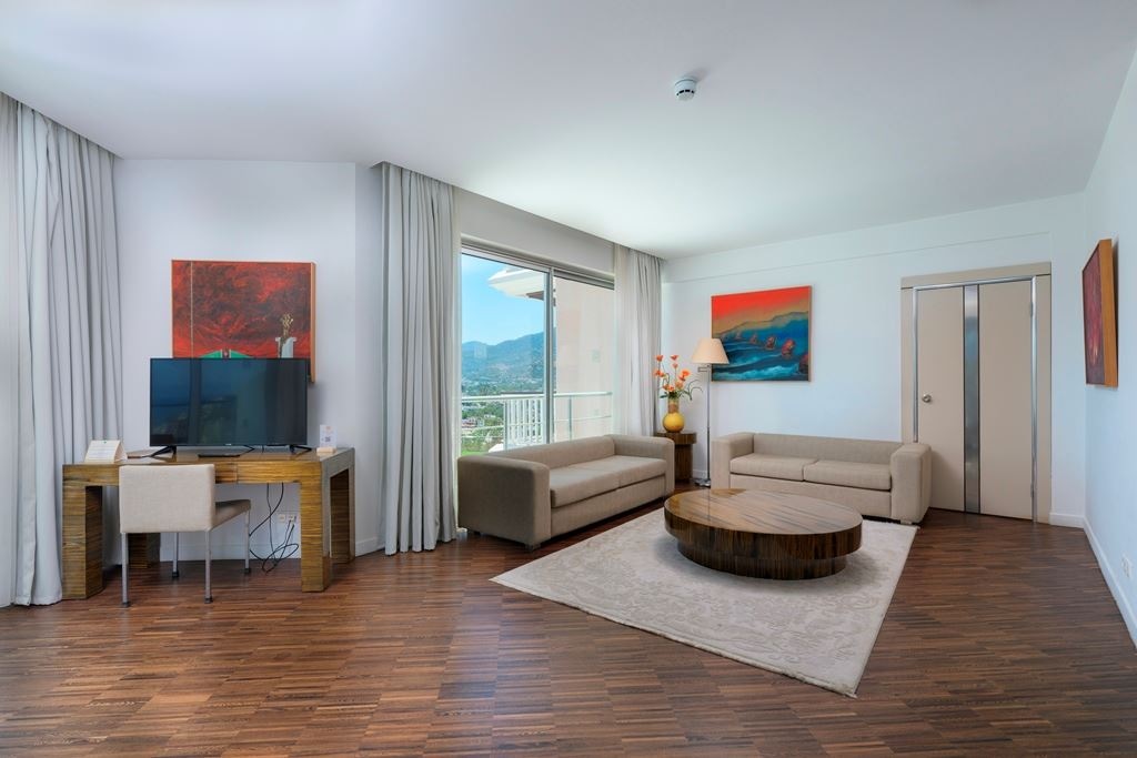 rooms-main-building-senior-suit