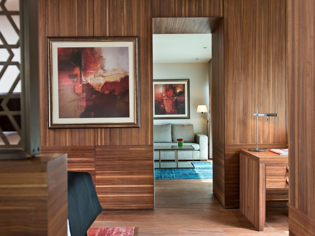 rooms-superior-suite-partial-sea-view