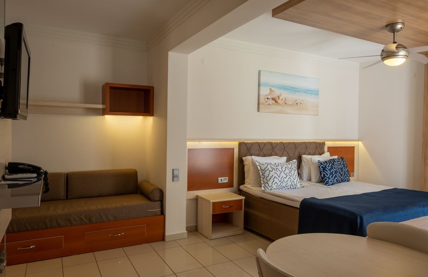 rooms-coral-room-2+2
