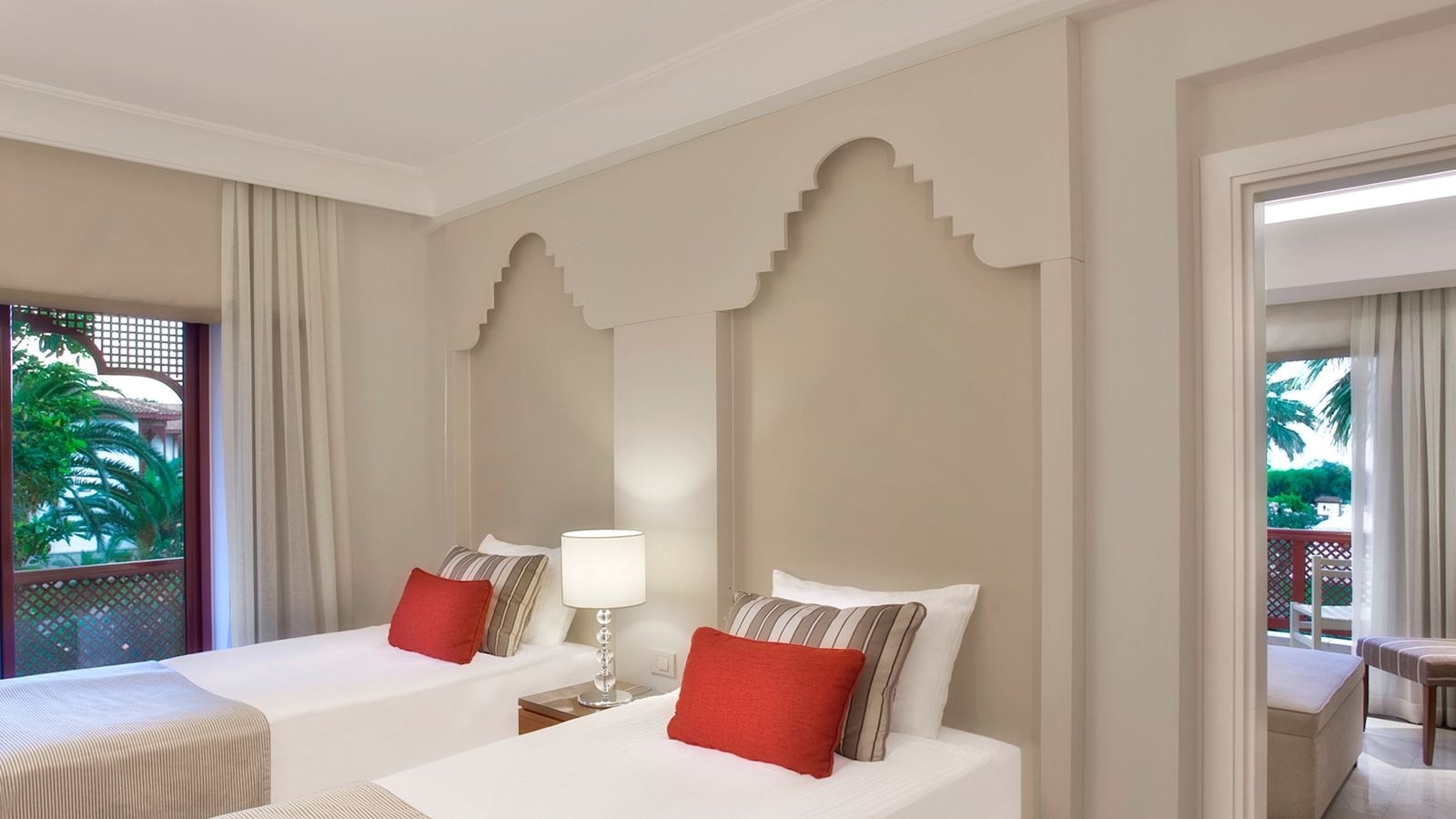 rooms-superior-family-room