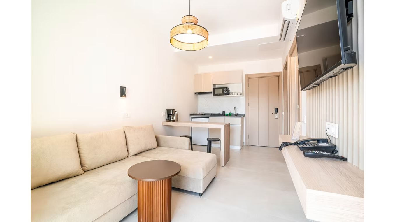 rooms-suit-room