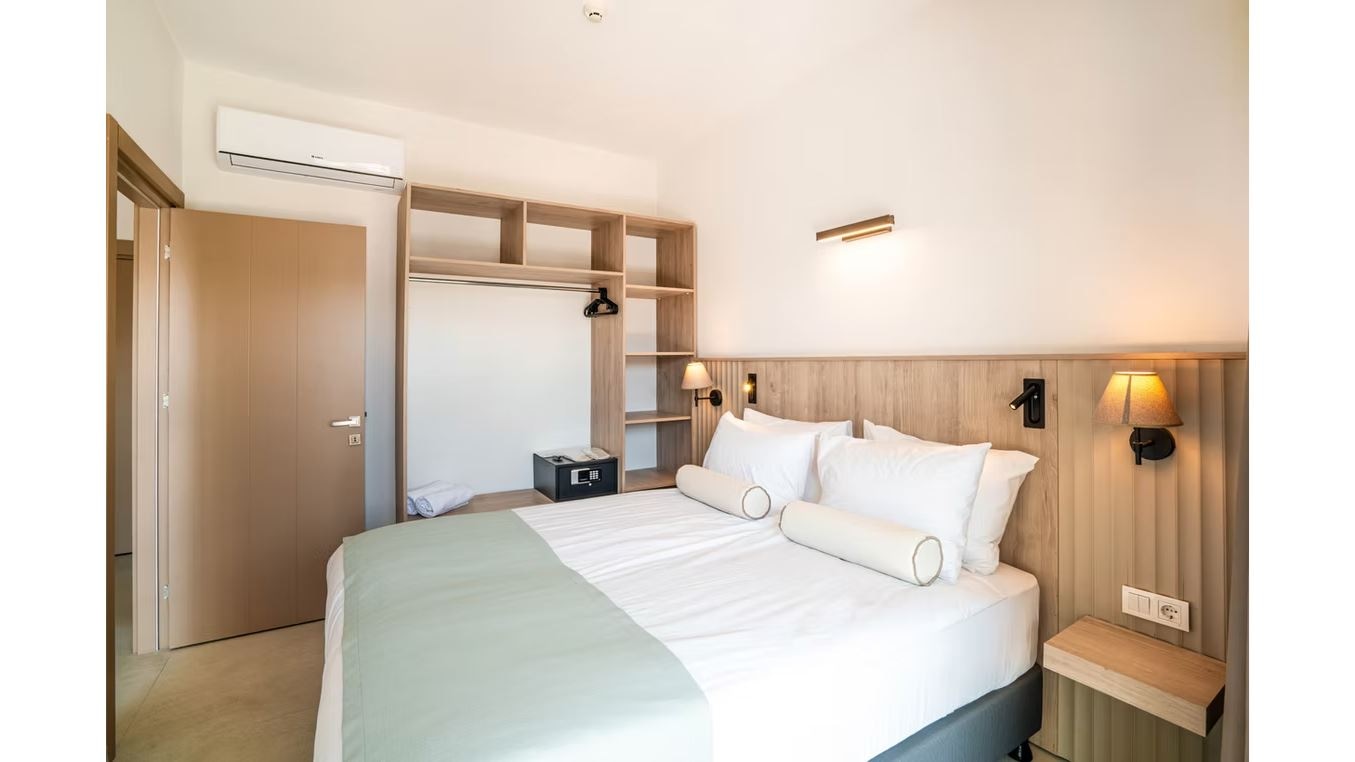 rooms-suit-room