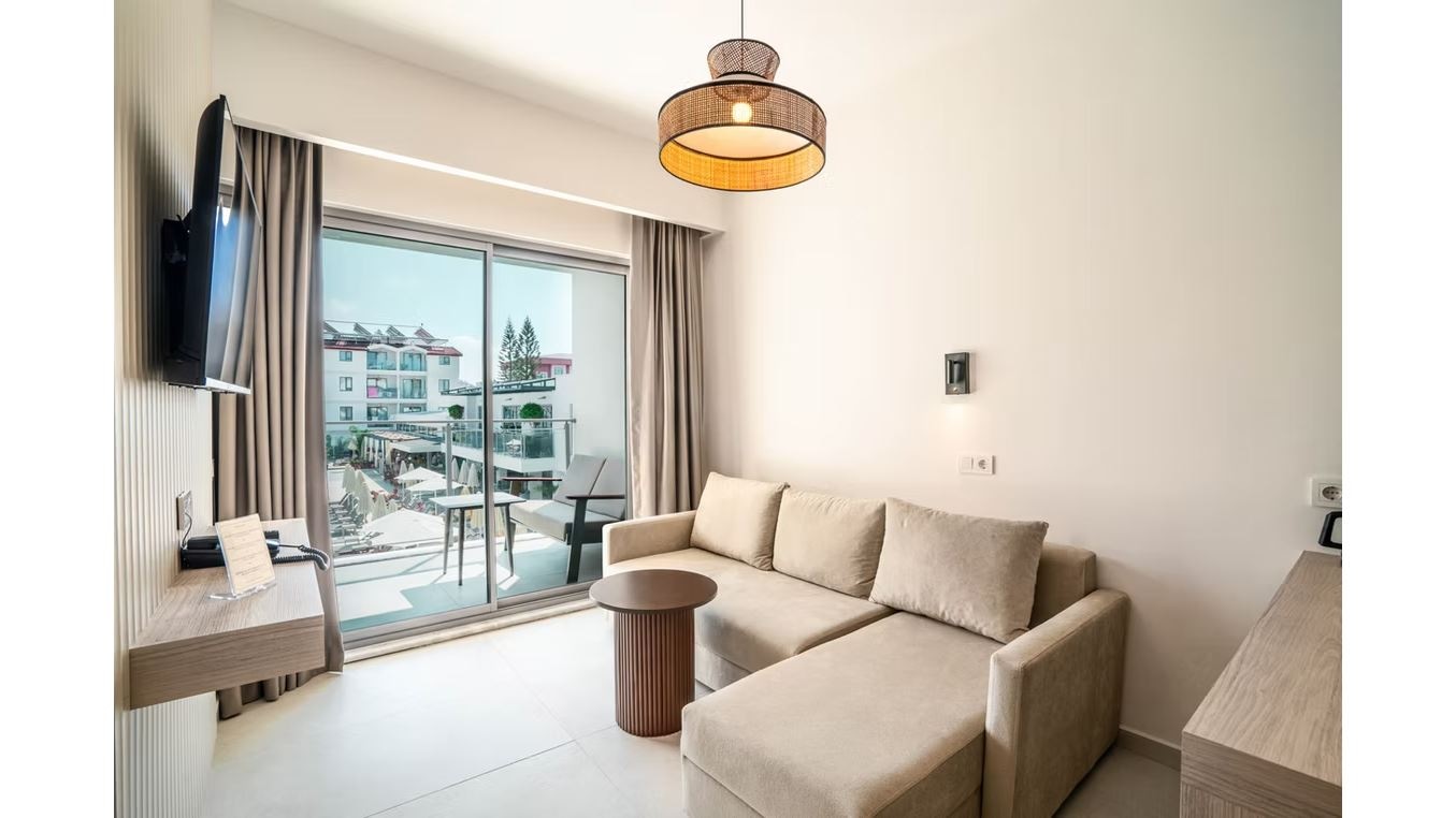 rooms-suit-room