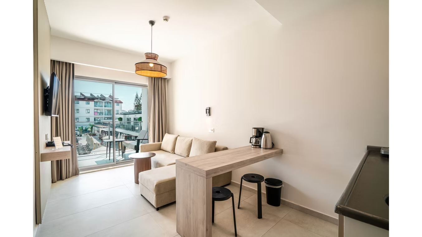 rooms-suit-room