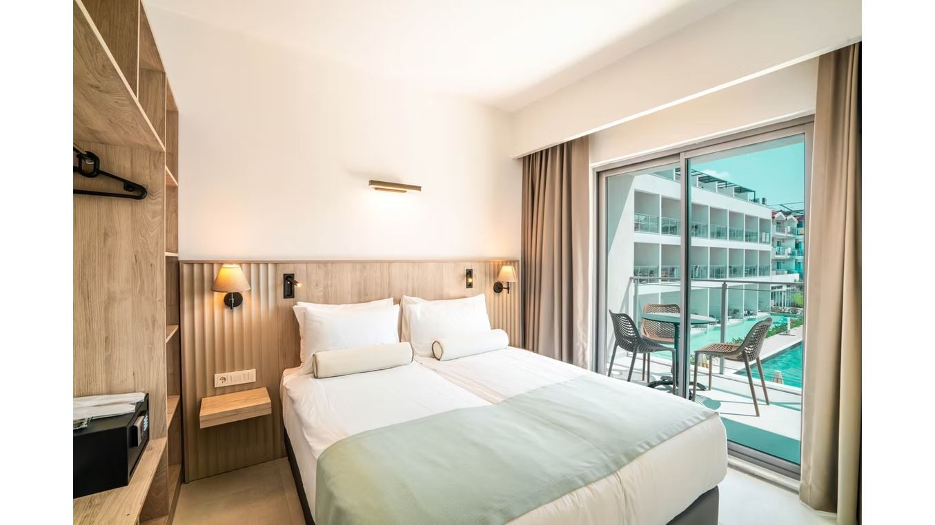 rooms-suit-room