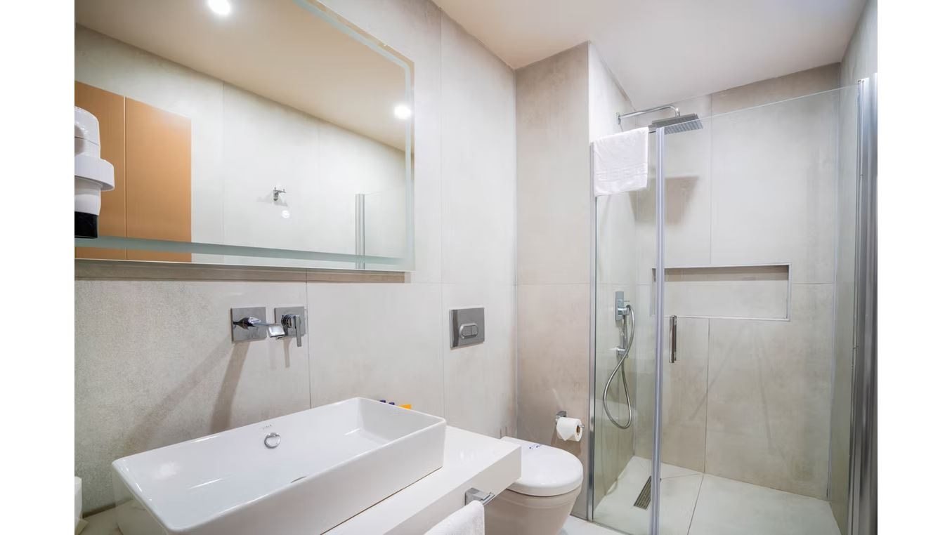 rooms-suit-room